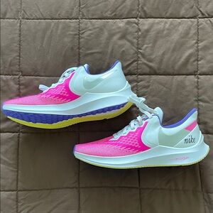 Nike Air Zoom Windflo 6 Women's size 8.5 Pink and White Running Shoes